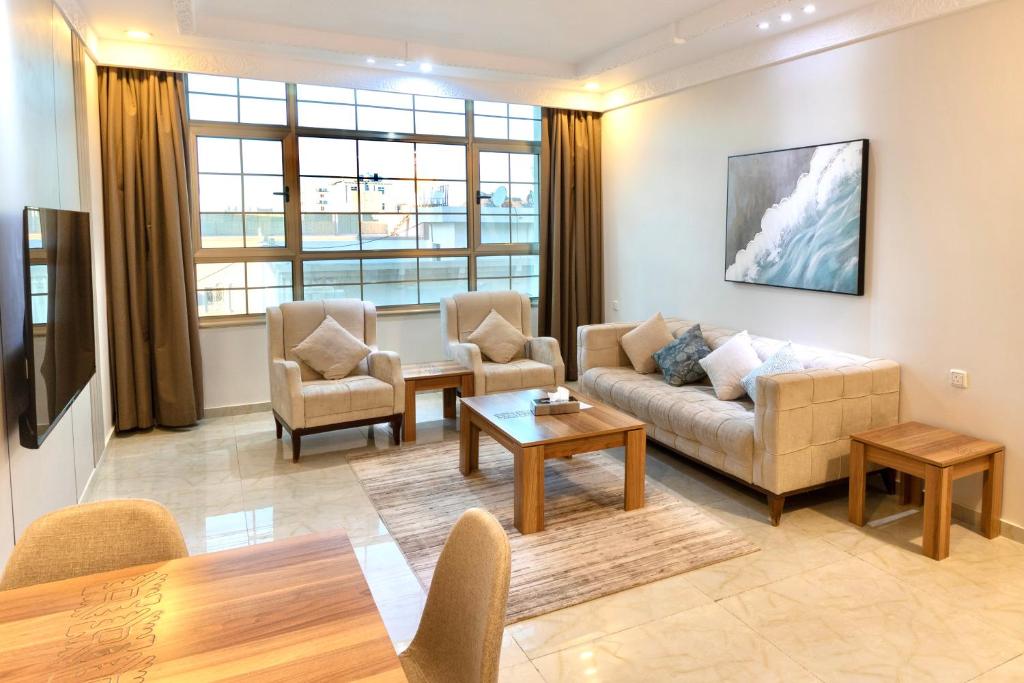 Four Seasons Suites