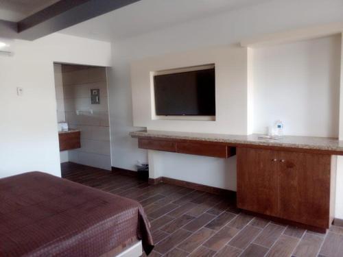 Hotel Azteca Inn